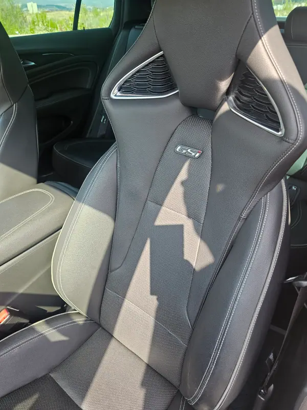 Opel Insignia Grand Sport 2018 - 29850 EUR, 86000 km - AUTO.MOTO.pt - 86000km - foto 6 de 15