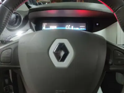 Renault Zoe 2019 - 10950 EUR, 82000 km - AUTO.MOTO.pt - 82000km - foto 9 de 18