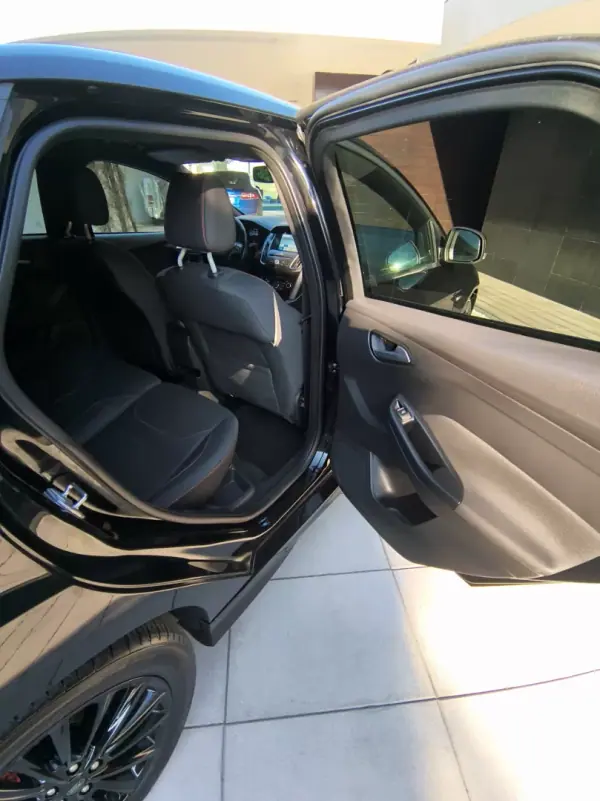 Ford Focus SW 2019 - 13900 EUR, 184000 km - AUTO.MOTO.pt - 184000km - foto 22 de 29