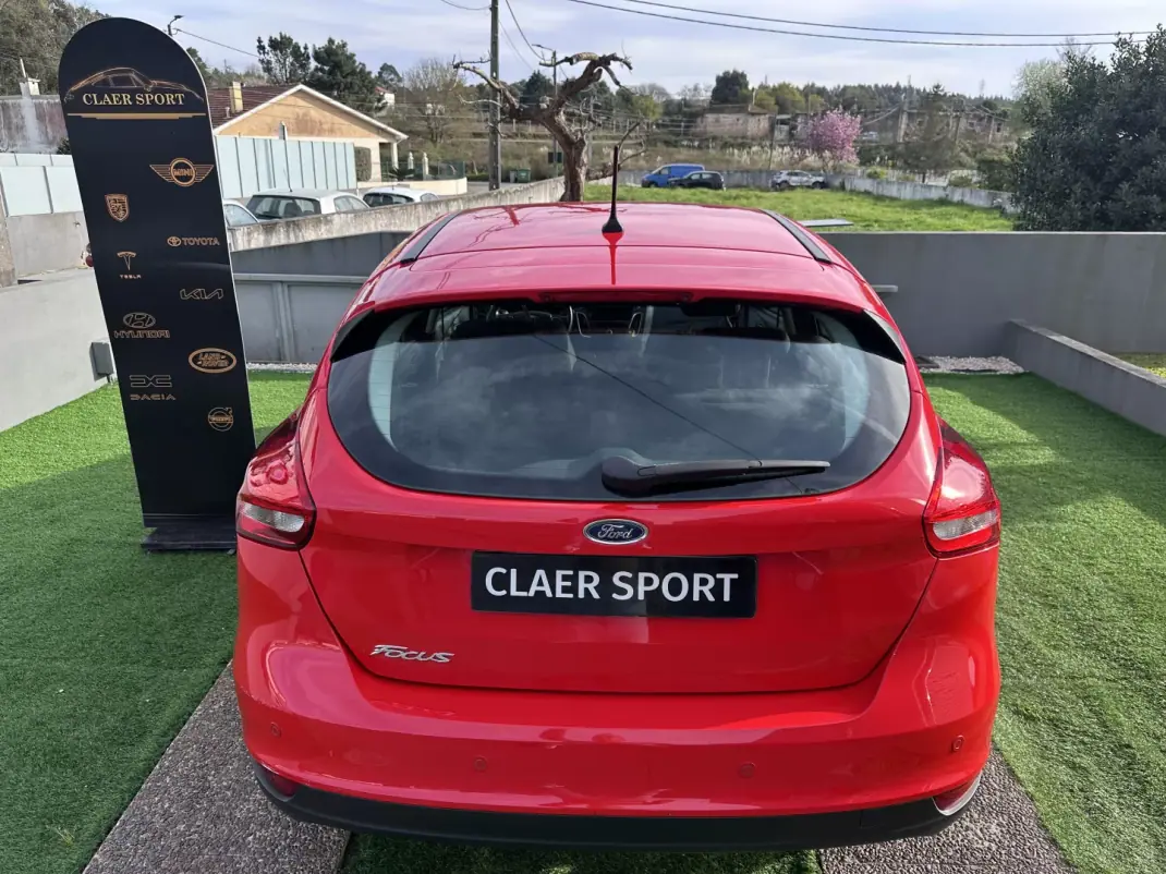 Ford Focus 2017 - 9900 EUR, 190000 km - AUTO.MOTO.pt - 190000km - foto 12 de 50