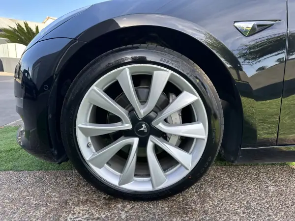 Tesla Model 3 2019 - 19900 EUR, 270000 km - AUTO.MOTO.pt - 270000km - foto 19 de 53