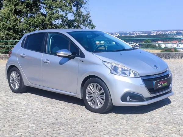 Peugeot 208 2017 - 7500 EUR, 183274 km - AUTO.MOTO.pt - 183274km - foto 5 de 23