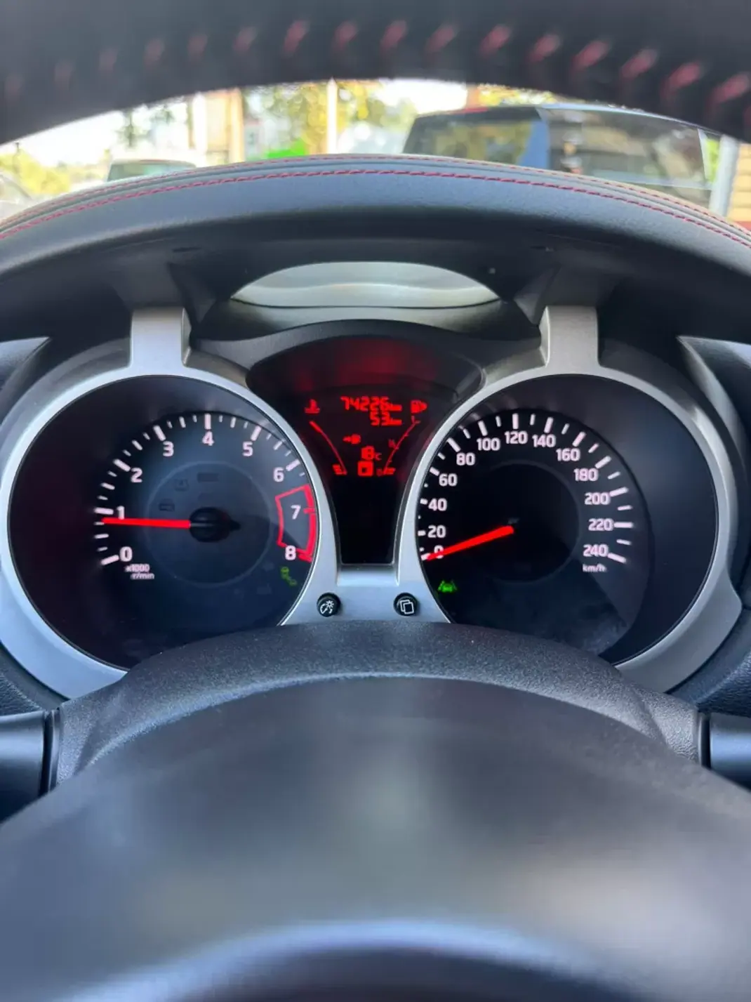 Nissan Juke 2015 - 11450 EUR, 74226 km - 74226km - foto 7 de 13