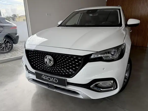 MG EHS 1.5 T-GDI Plug-in Hybrid Luxury 2021 Hybrid Plug-In — 83 000 km MG EHS 1.5 T-GDI Plug-in Hybrid Luxury 2021 Hybrid Plug-In