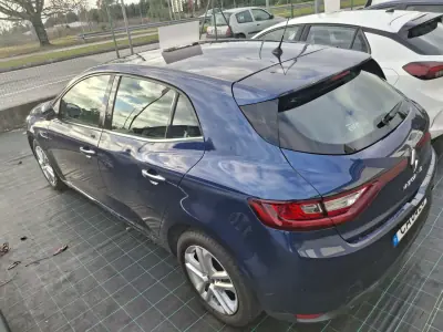 Renault Mégane 2019 - 16500 EUR, 179121 km - AUTO.MOTO.pt - 179121km - foto 13 de 22
