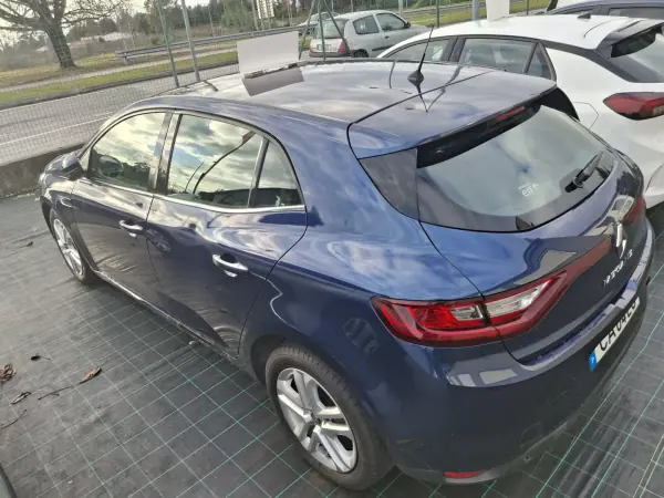 Renault Mégane 2019 - 16990 EUR, 179121 km - AUTO.MOTO.pt - 179121km - foto 13 de 22