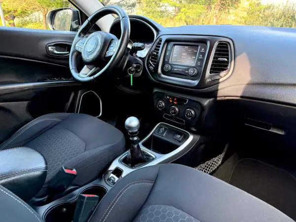 Jeep Compass 2018 - 16900 EUR, 131000 km - AUTO.MOTO.pt - 131000km - foto 9 de 21