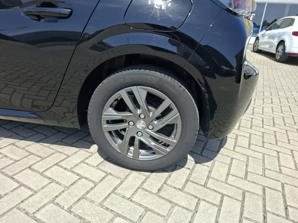 Peugeot 208 2022 - 13850 EUR, 75000 km - AUTO.MOTO.pt - 75000km - foto 9 de 28