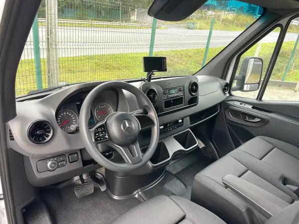 Mercedes-Benz Sprinter 515 CDI Contentor + Plataforma Elevatória 2023 - 49750 EUR, 54000 km - AUTO.MOTO.pt - 54000km - foto 15 de 33