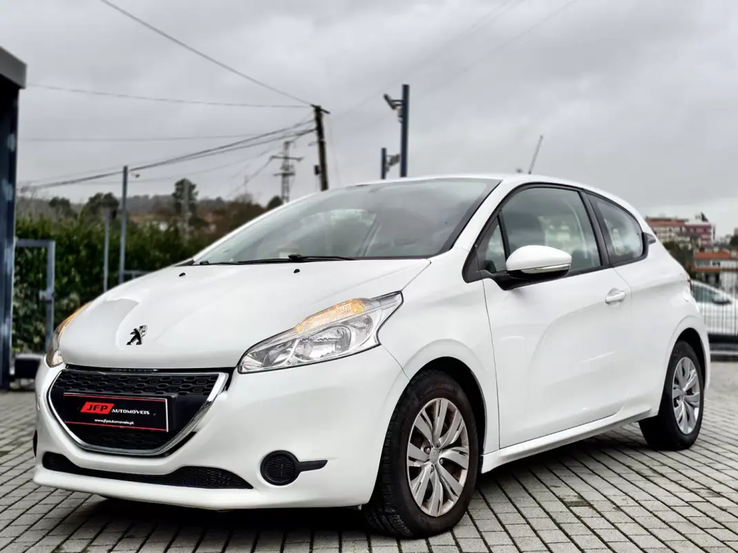 Peugeot 208 2014 - 7750 EUR, 117000 km - AUTO.MOTO.pt - 117000km - foto 2 de 16
