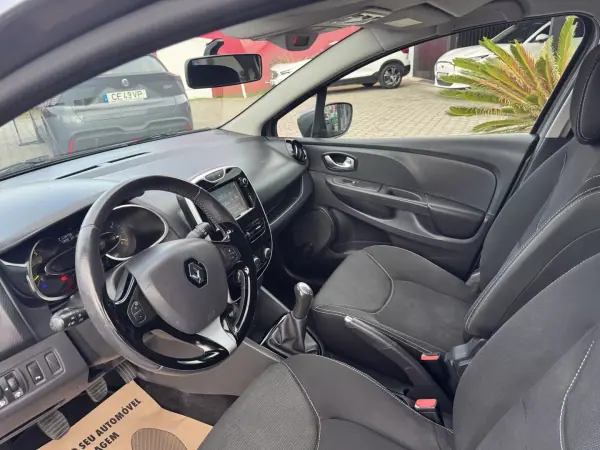 Renault Clio Sport Tourer 2015 - 8990 EUR, 211000 km - AUTO.MOTO.pt - 211000km - foto 14 de 33