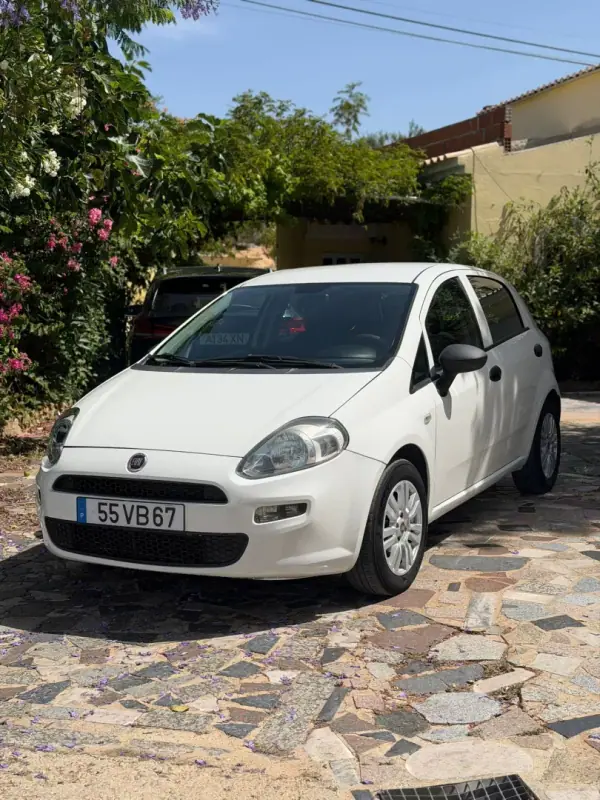 Fiat Punto 2018 - 8500 EUR, 111468 km - AUTO.MOTO.pt - 111468km - foto 2 de 9