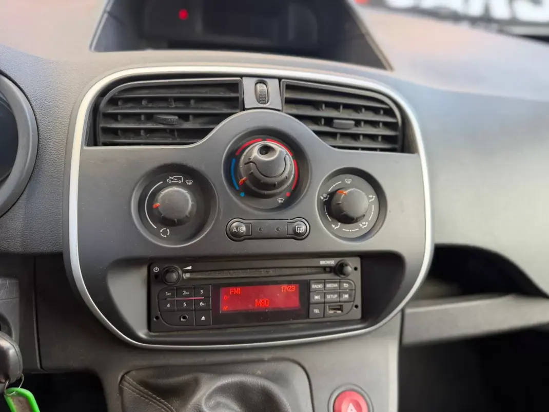 Renault KANGOO EXPRESS 1.5 DCI BUSINESS 3 L S/S 2020 - 8900 EUR, 225859 km - AUTO.MOTO.pt - 225859km - foto 5 de 13