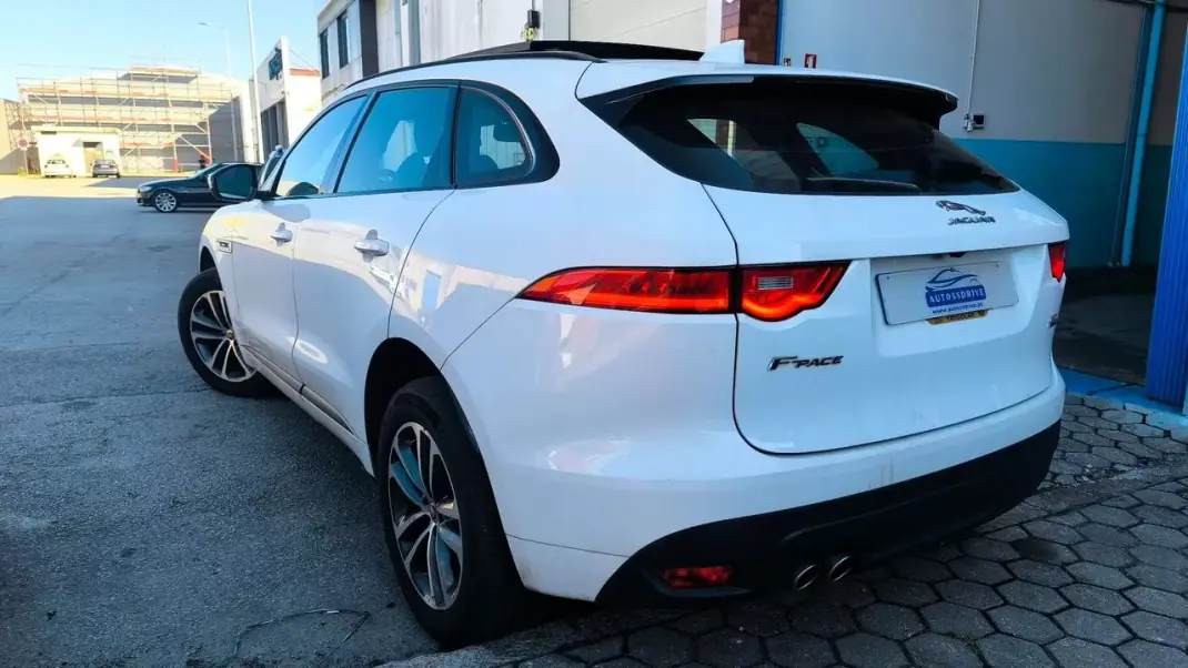 Jaguar F-Pace 2017 - 18900 EUR, 149000 km - 149000km - foto 16 de 23