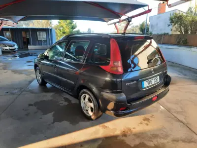 Peugeot 206 SW 2004 - 2500 EUR, 295418 km - AUTO.MOTO.pt - 295418km - foto 3 de 9