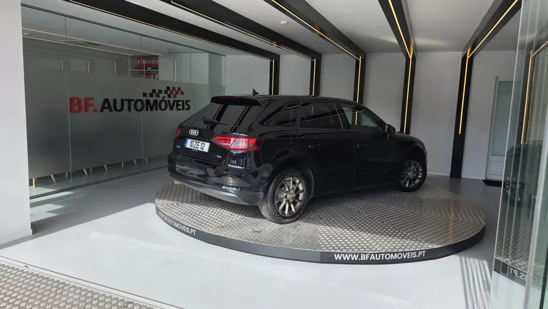 Audi A3 Sportback 2016 - 11900 EUR, 253264 km - AUTO.MOTO.pt - 253264km - foto 4 de 55