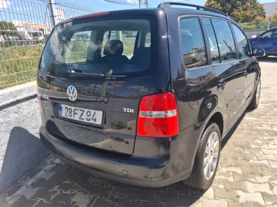 Volkswagen Touran 2005 - 4900 EUR, 247000 km - AUTO.MOTO.pt - 247000km - foto 5 de 12