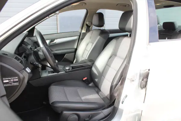 Mercedes-Benz C 250 2008 - 12990 EUR, 241176 km - AUTO.MOTO.pt - 241176km - foto 8 de 18
