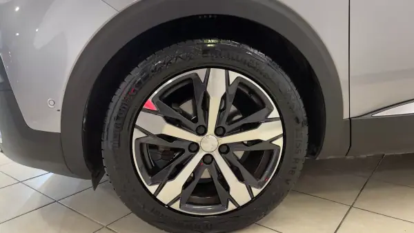 Peugeot 3008 2019 - 18990 EUR, 94948 km - AUTO.MOTO.pt - 94948km - foto 11 de 47