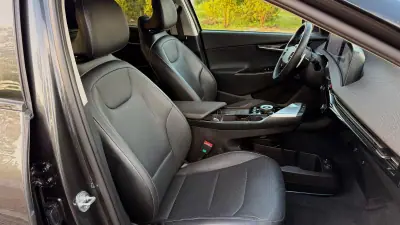 Kia EV6 2022 - 25900 EUR, 146000 km - AUTO.MOTO.pt - 146000km - foto 12 de 22