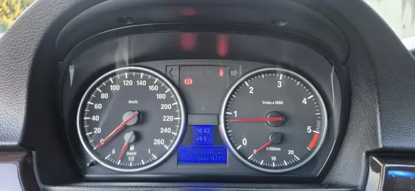 BMW 320 2010 - 14500 EUR, 268000 km - AUTO.MOTO.pt - 268000km - foto 13 de 23
