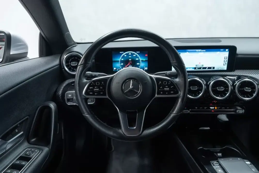 Mercedes-Benz CLA 180 2023 - 29950 EUR, 70000 km - AUTO.MOTO.pt - 70000km - foto 18 de 43