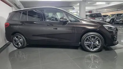 BMW 218 Gran Tourer 2018 — foto 3 de 56
