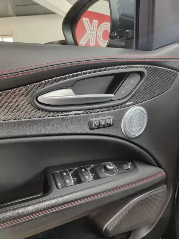Alfa Romeo Stelvio 2021 - 63500 EUR, 68900 km - AUTO.MOTO.pt - 68900km - foto 26 de 33