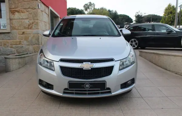 Chevrolet Cruze 2010 - 7450 EUR, 120000 km - AUTO.MOTO.pt - 120000km - foto 2 de 20