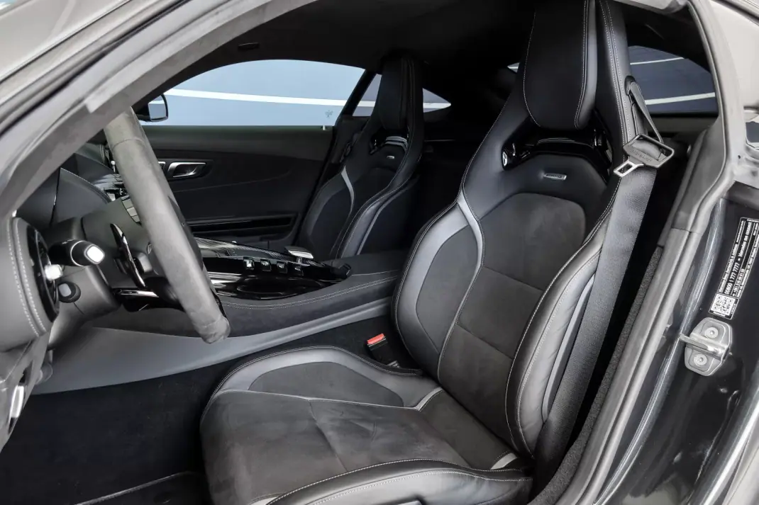 Mercedes-Benz AMG GT 2019 - 205000 EUR, 15821 km - AUTO.MOTO.pt - 15821km - foto 11 de 26