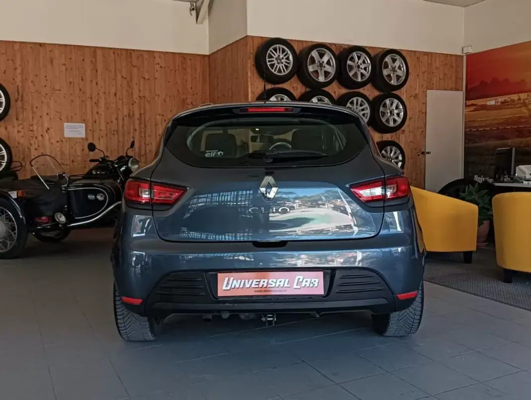 Renault Clio 2017 - 12900 EUR, 58000 km - AUTO.MOTO.pt - 58000km - foto 4 de 17