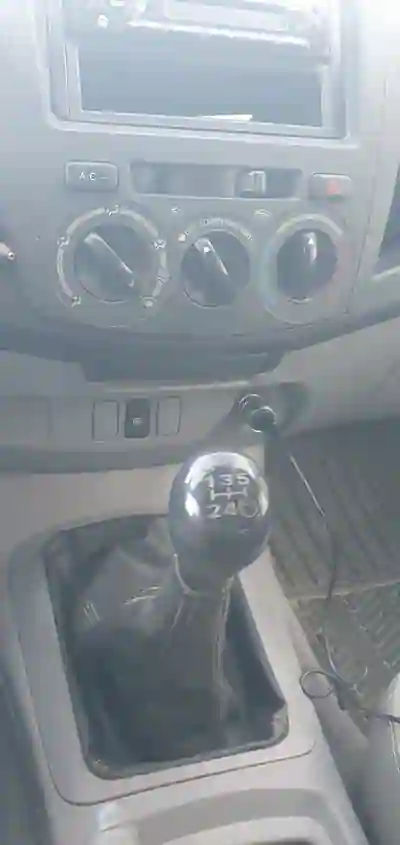 Toyota Hilux 4x4 2008 - 11350 EUR, 357592 km - AUTO.MOTO.pt - 357592km - foto 10 de 12