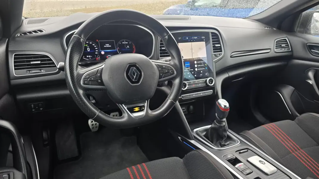 Renault Mégane 2021 - 18450 EUR, 67800 km - AUTO.MOTO.pt - 67800km - foto 9 de 19