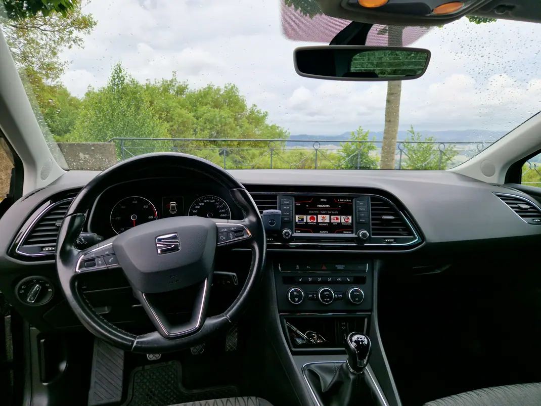 SEAT Leon 2016 - 15990 EUR, 115000 km - AUTO.MOTO.pt - 115000km - foto 2 de 2