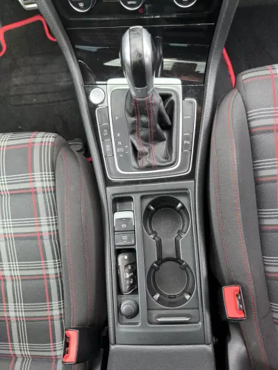 Volkswagen Golf 2018 - 26990 EUR, 148000 km - AUTO.MOTO.pt - 148000km - foto 15 de 15