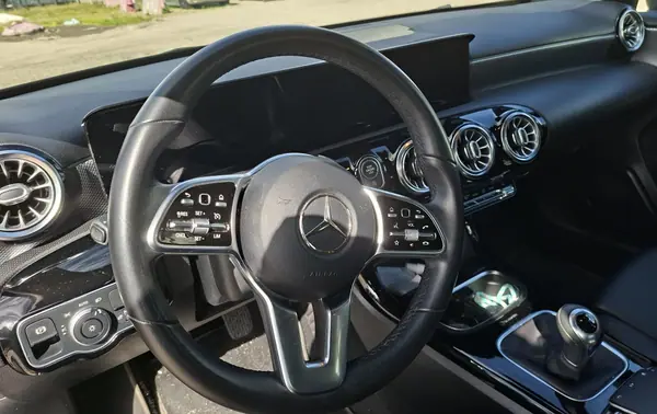 Mercedes-Benz A 180 2020 - 21500 EUR, 96000 km - AUTO.MOTO.pt - 96000km - foto 7 de 15