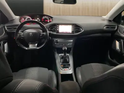 Peugeot 308 SW 2019 - 12450 EUR, 65800 km - AUTO.MOTO.pt - 65800km - foto 8 de 19