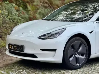 Tesla Model 3 2020 - 22000 EUR, 101000 km - AUTO.MOTO.pt - 101000km - foto 7 de 17