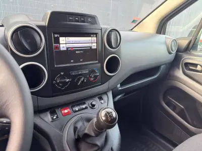 Citroën BERLINGO 1.6hdi 3L AUTOMATICA 2017 - 9950 EUR, 219000 km - AUTO.MOTO.pt - 219000km - foto 8 de 23