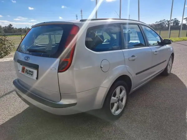 Ford Focus SW 2005 - 2990 EUR, 307902 km - AUTO.MOTO.pt - 307902km - foto 5 de 27