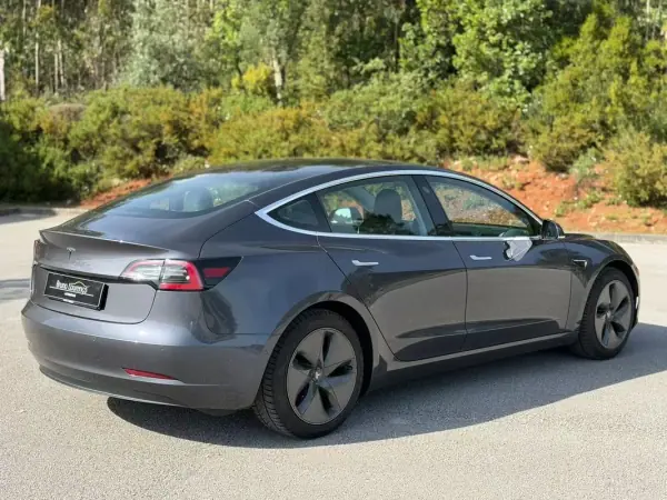 Tesla Model 3 2020 - 21500 EUR, 128300 km - AUTO.MOTO.pt - 128300km - foto 22 de 26