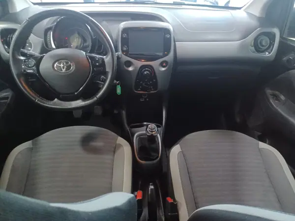 Toyota Aygo 2019 - 10890 EUR, 84853 km - AUTO.MOTO.pt - 84853km - foto 16 de 27