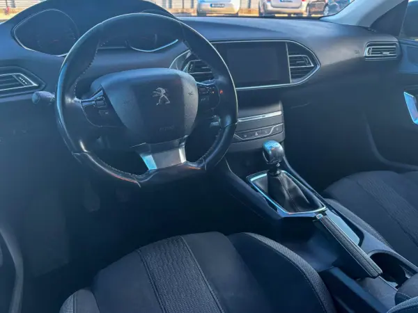 Peugeot 308 SW 2016 - 11500 EUR, 155457 km - AUTO.MOTO.pt - 155457km - foto 7 de 10