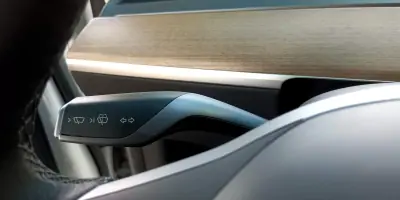 Tesla Model 3 2023 - 30450 EUR, 61000 km - AUTO.MOTO.pt - 61000km - foto 18 de 22