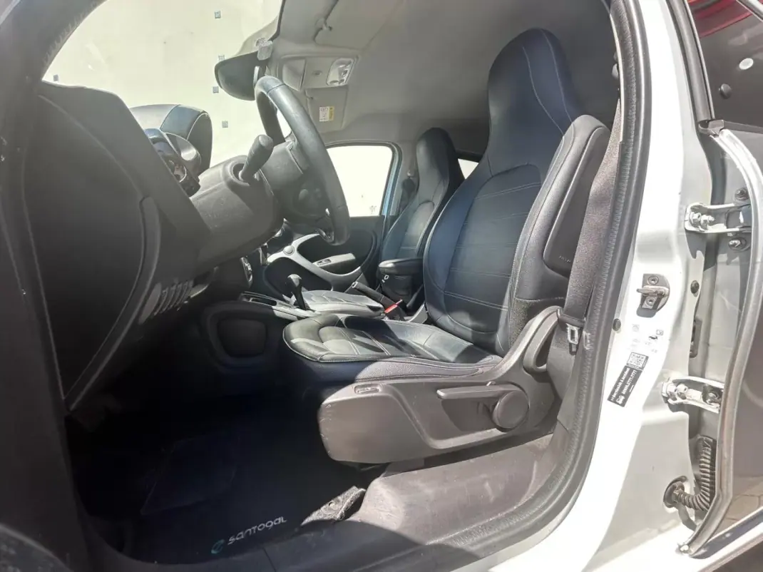 Smart ForFour 2018 - 10950 EUR, 118372 km - AUTO.MOTO.pt - 118372km - foto 9 de 21