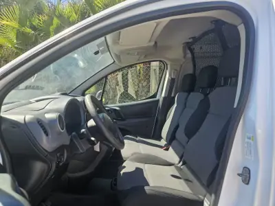 Peugeot PARTNER GIRAFON 2018 - 8750 EUR, 210000 km - AUTO.MOTO.pt - 210000km - foto 7 de 8