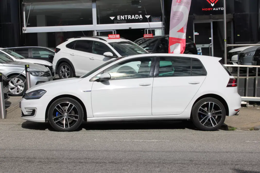 Volkswagen Golf 2015 - 12900 EUR, 233561 km - AUTO.MOTO.pt - 233561km - foto 5 de 27