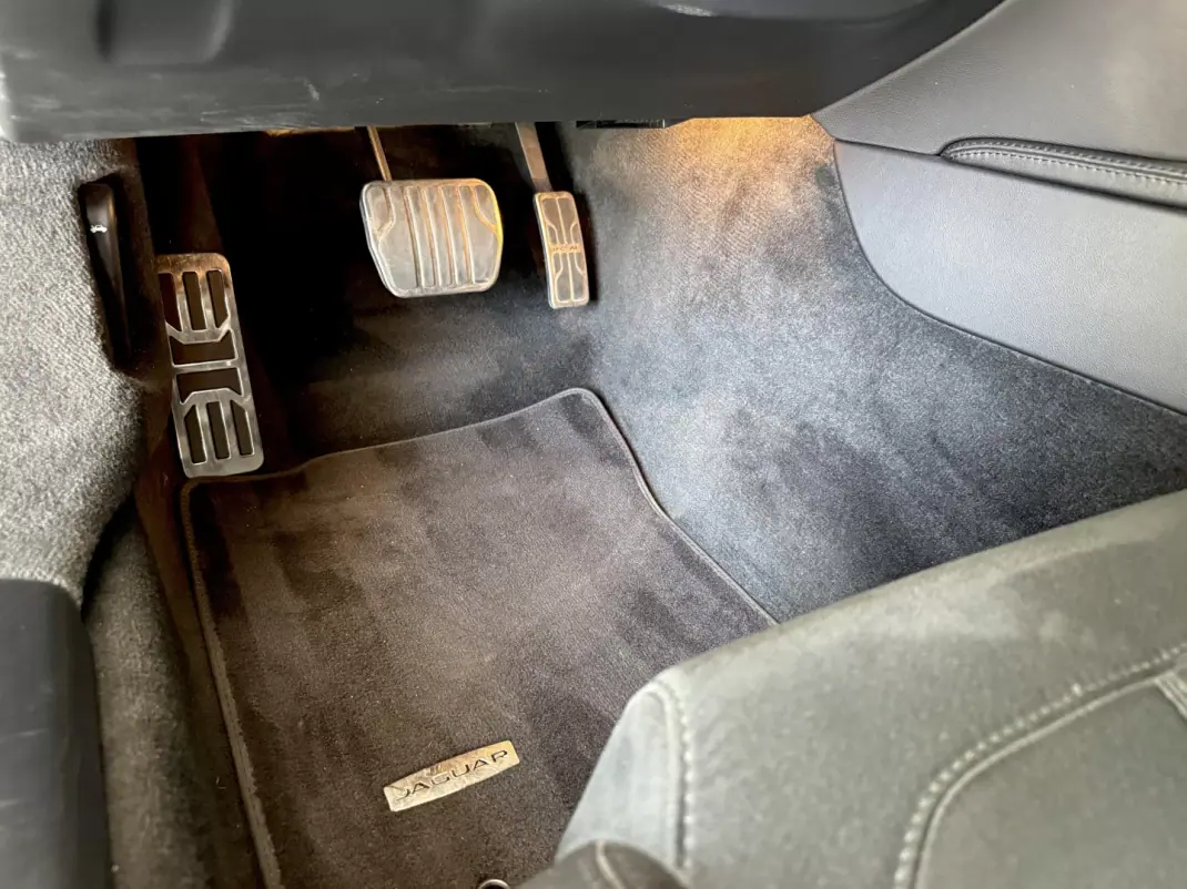 Jaguar F-Type 2018 - 46000 EUR, 64300 km - AUTO.MOTO.pt - 64300km - foto 102 de 135