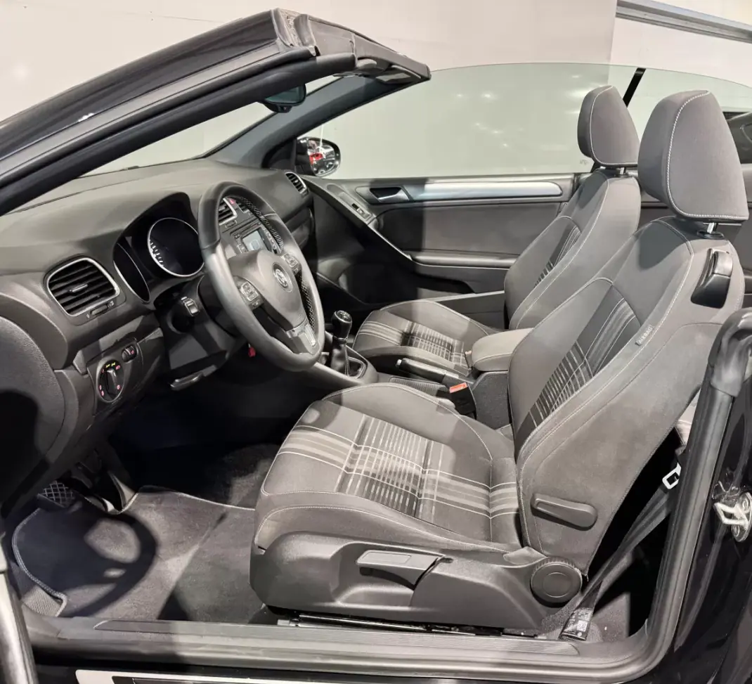 Volkswagen Golf Cabriolet 2015 - 12900 EUR, 177200 km - 177200km - foto 34 de 49