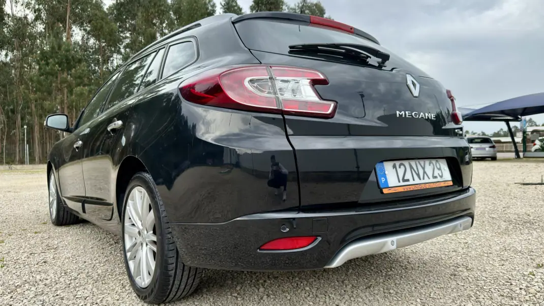 Renault Mégane Sport Tourer 2013 - 9950 EUR, 182000 km - AUTO.MOTO.pt - 182000km - foto 10 de 41